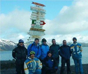 Personal del Observatorio y de la Universidad Complutense de Madrid participante en la
campaña geofísica GEODEC-MAR (enero-febrero 2002) en isla Decepción.